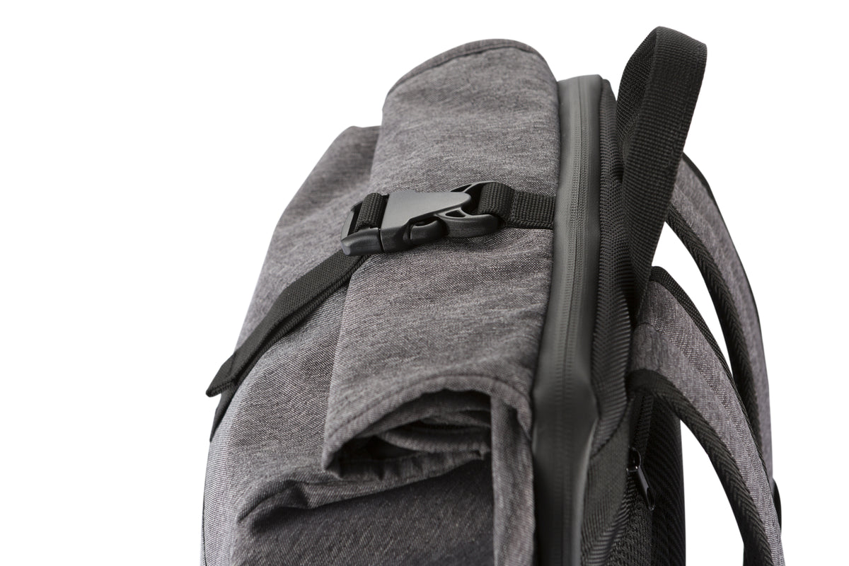 Clique Roll-Up Backpack – Antrasittmelert – detalj